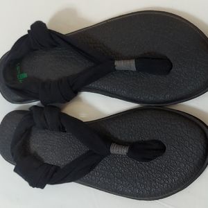 Sanuk black cloth and rubber yoga sling flip flops. Sz 8